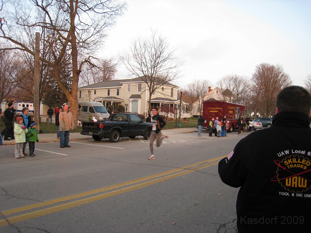 Holiday Hustle 5K 2009 430.jpg - The 2009 running of the Holiday Hustle 5K put on by Running Fit in Dexter Michigan on a sunny but 28 degree on December 5, 2009.